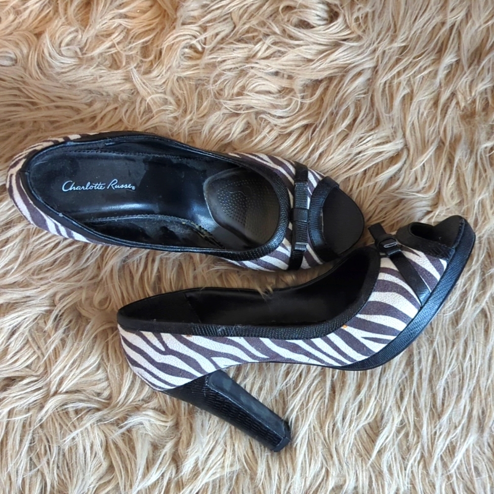 Black and White Stripped Shoes SIZE 10